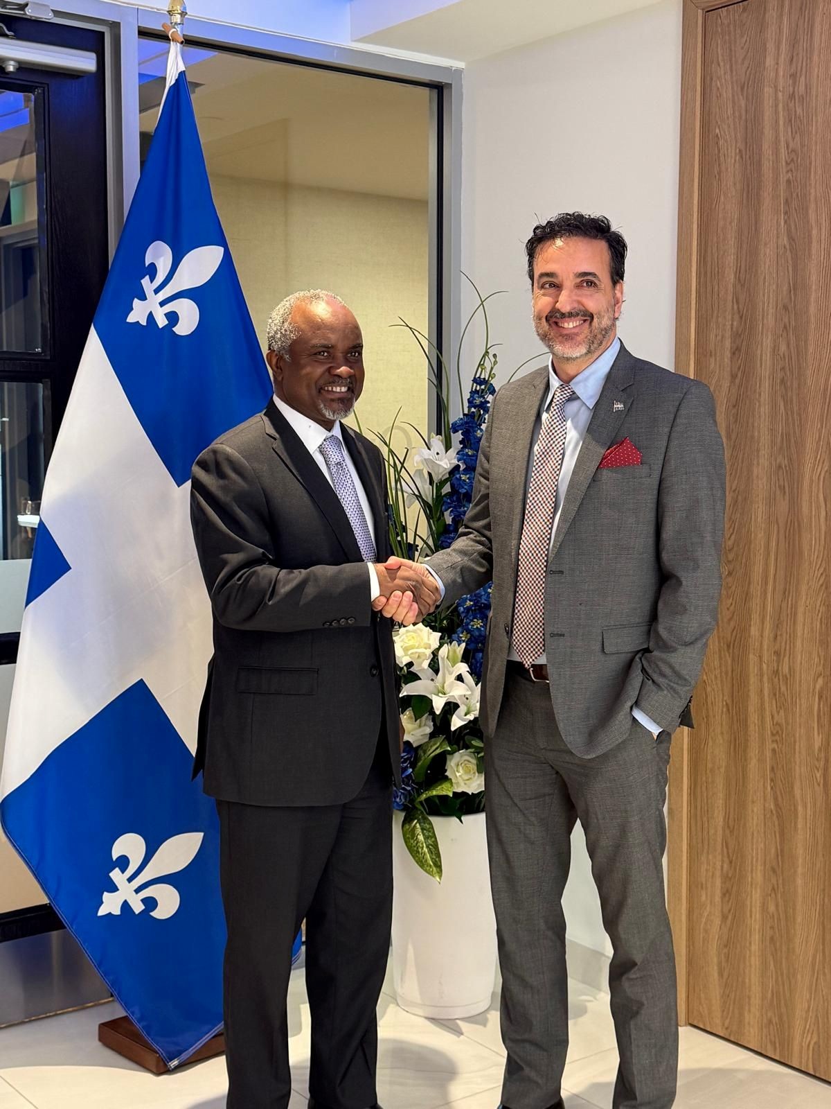 SEM Alexis Bengone a été reçu le 10 décembre 2025 par Pascal Mailhot, Chef de Poste du Bureau du Québec à Ottawa.